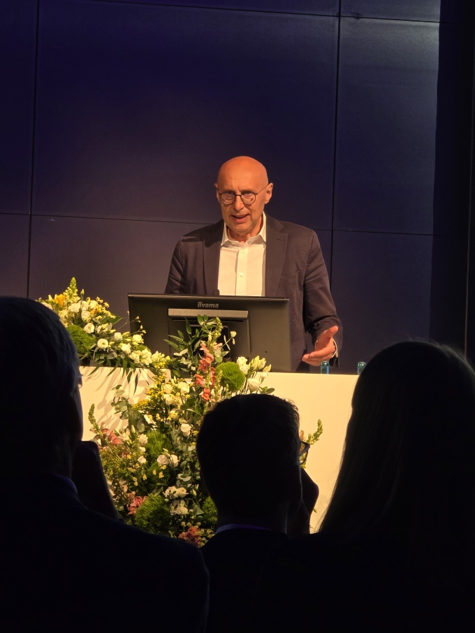 Nobelpreisträger Prof. Dr. Stefan W. Hell hält Eröffnungsrede...