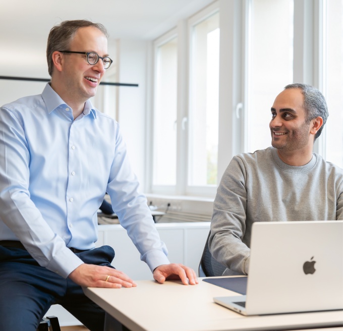 Prof. Dr. Dr. med. Martin Maurer mit Dr. med. Ehssan Ghadamgahi...